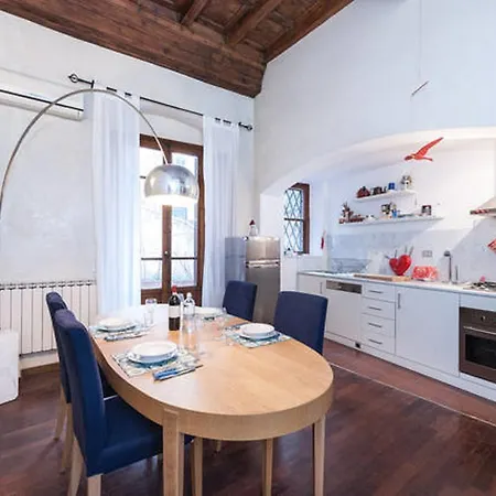 Tornabuoni Apartment *