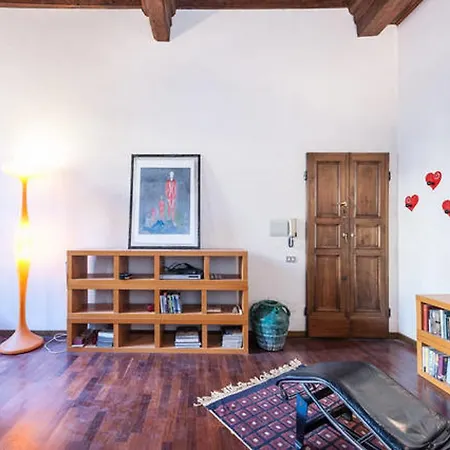 Tornabuoni Apartment *
