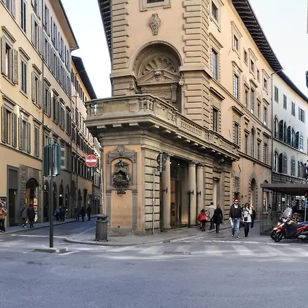 Tornabuoni Lägenhet *